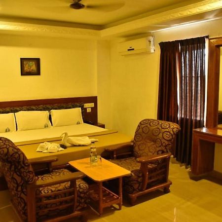 Hotel Palacial Pondi Pondicherry Dış mekan fotoğraf