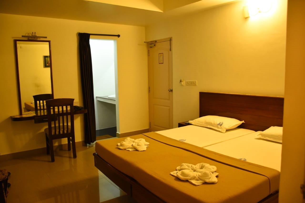 Hotel Palacial Pondi Pondicherry Dış mekan fotoğraf