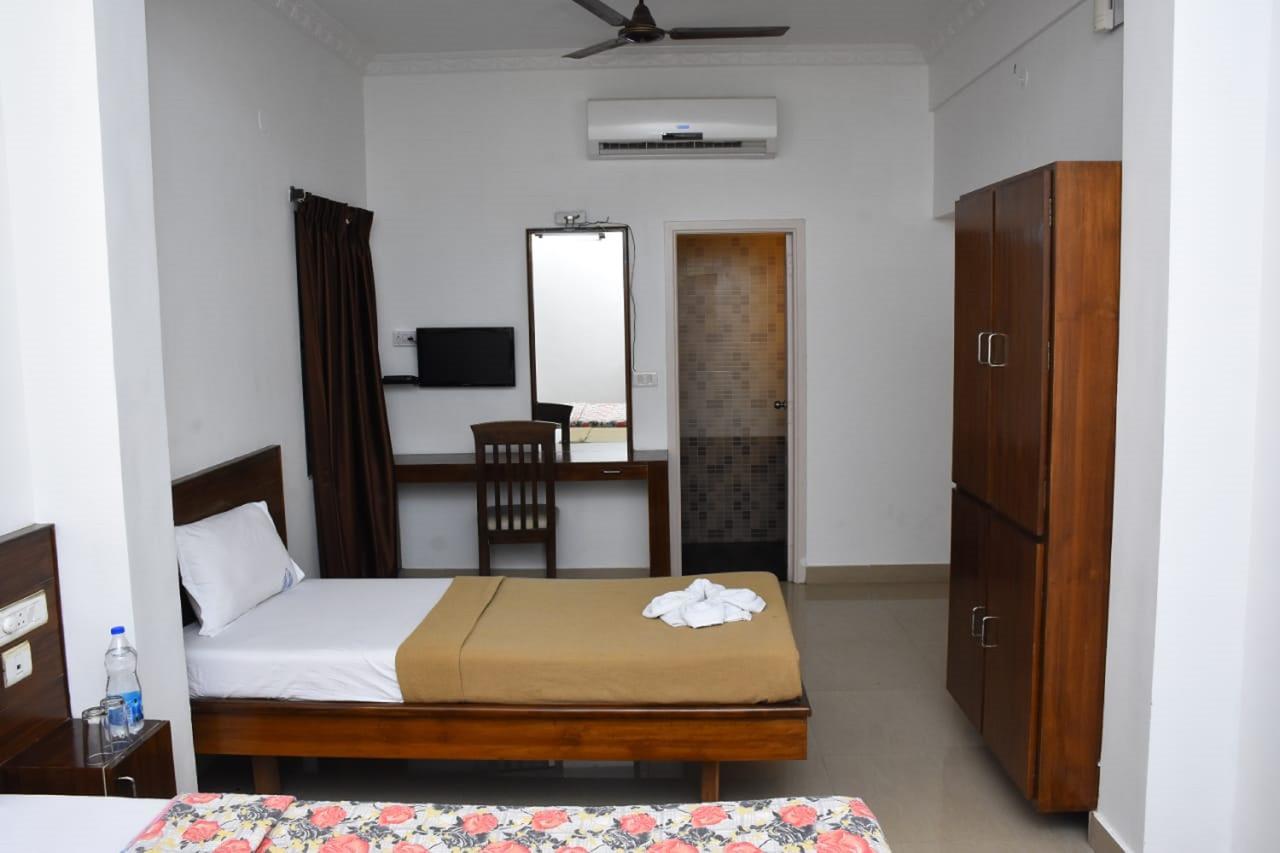 Hotel Palacial Pondi Pondicherry Dış mekan fotoğraf